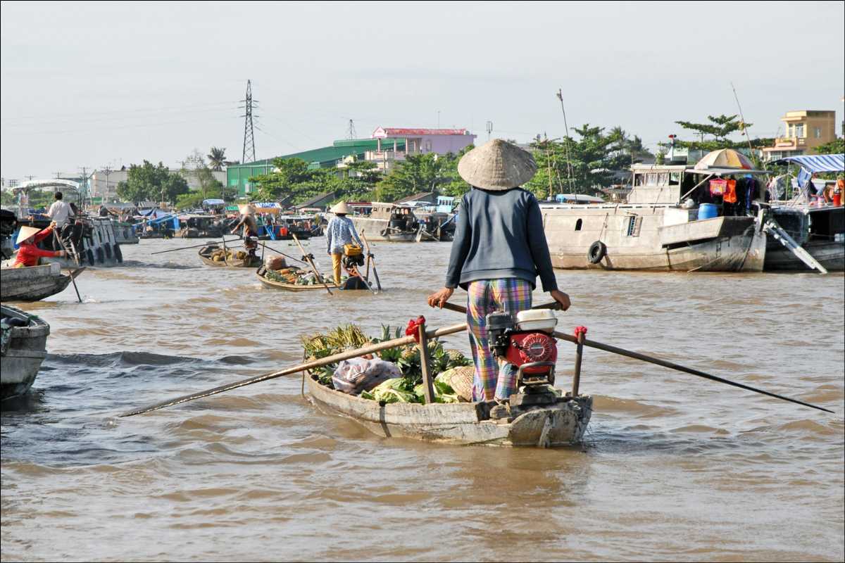 Cai Rang Floating Market, Vietnam Shopping, Floating Markets in Vietnam, Vietnamese Souvenirs